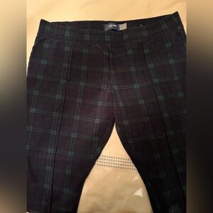 Old Navy Women’s Plaid Leggings - Black and Green